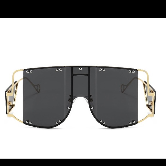 *PRICE DROP* Black & Gold Oversized Goggle Square Shades - Picture 4 of 7